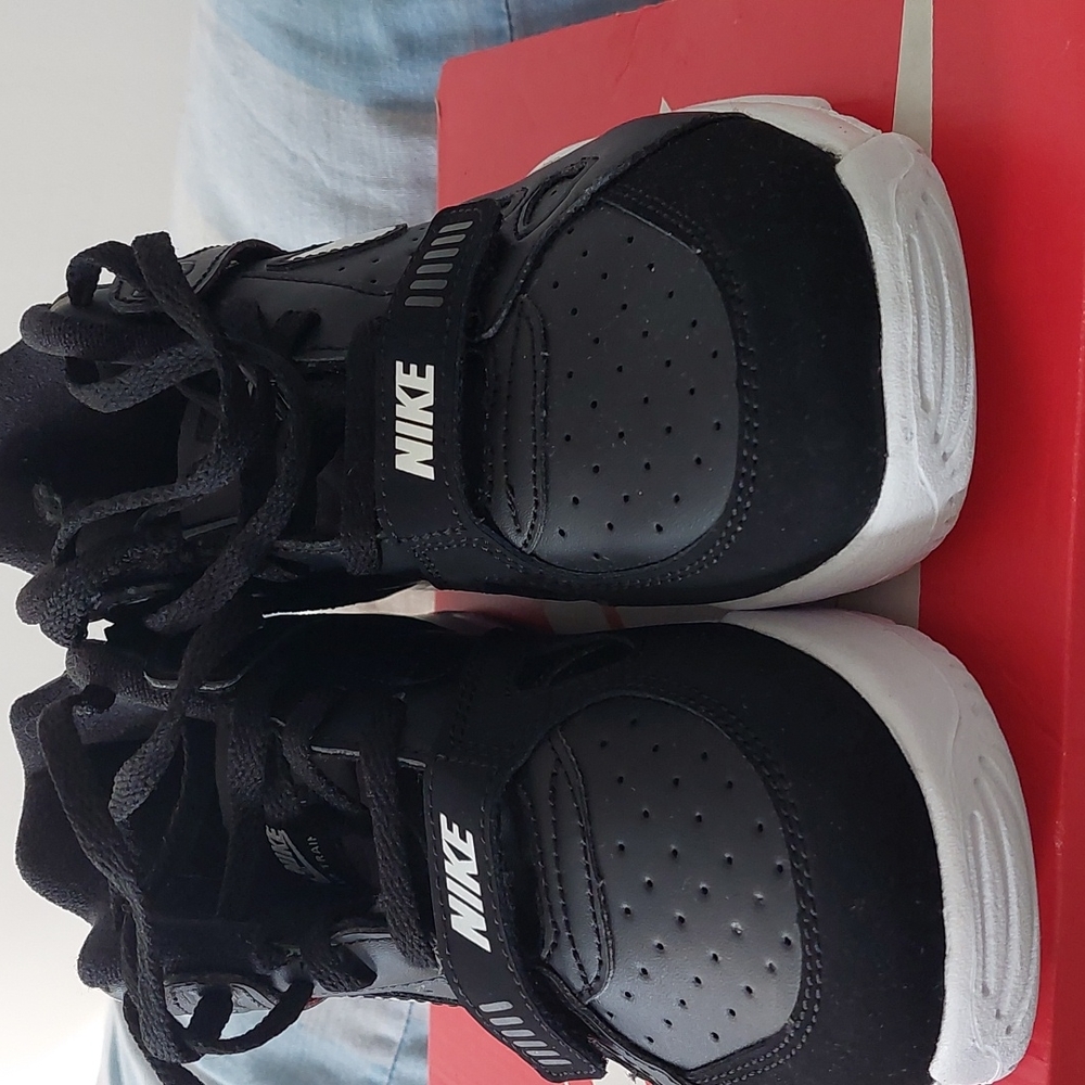 Boys nike Air trainer size 3